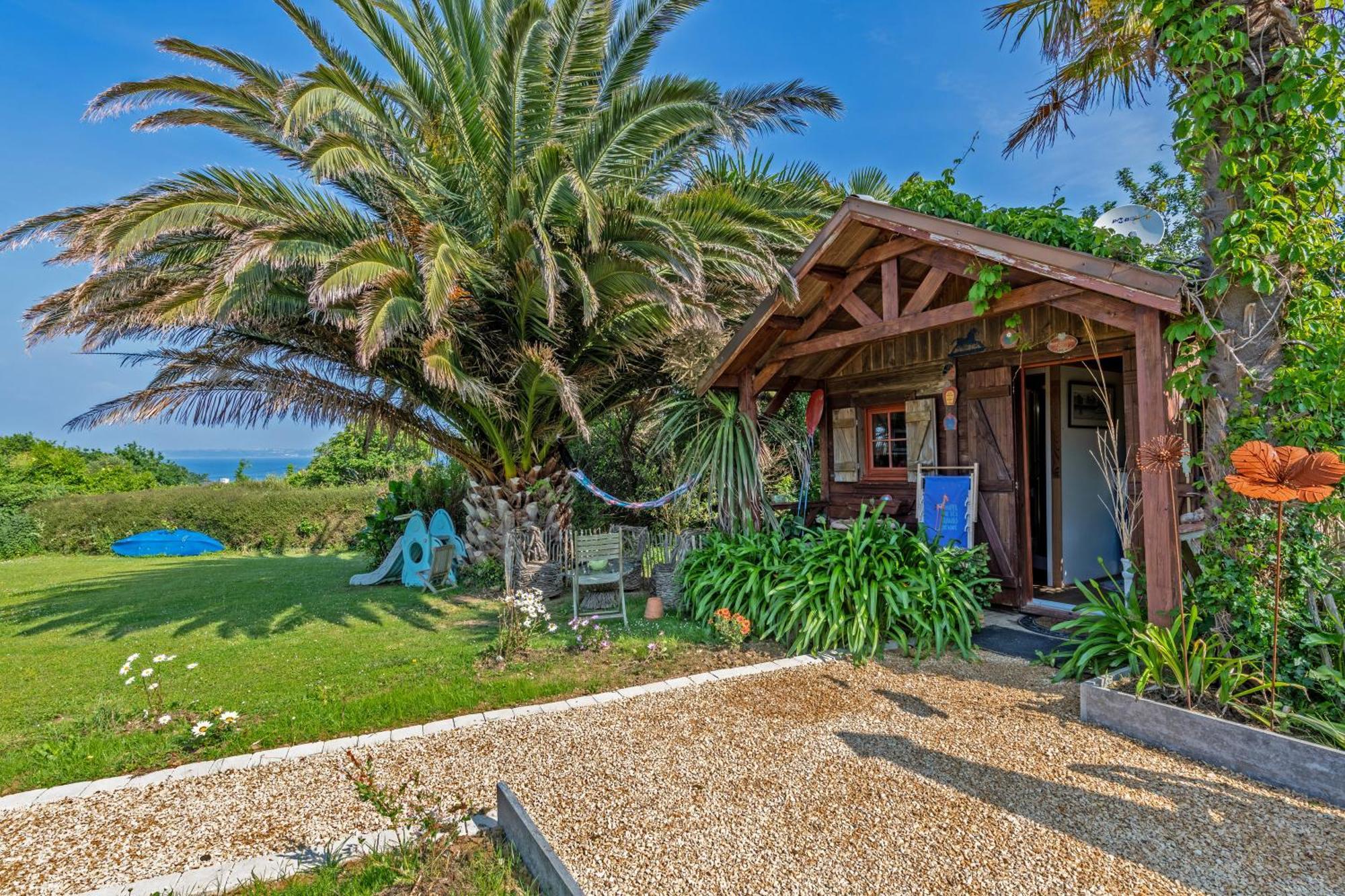 Chalet Avec Jardin Vue 100m *